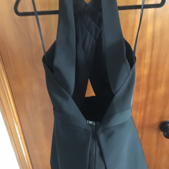 Black backless top with front cutout - Picture 3 of 3